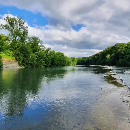 Chateau D'espalungue, Piscine Et