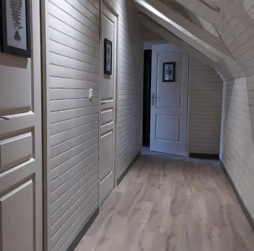 Chateau D'espalungue, Piscine Et *