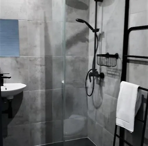 Chateau D'espalungue, Piscine Et *